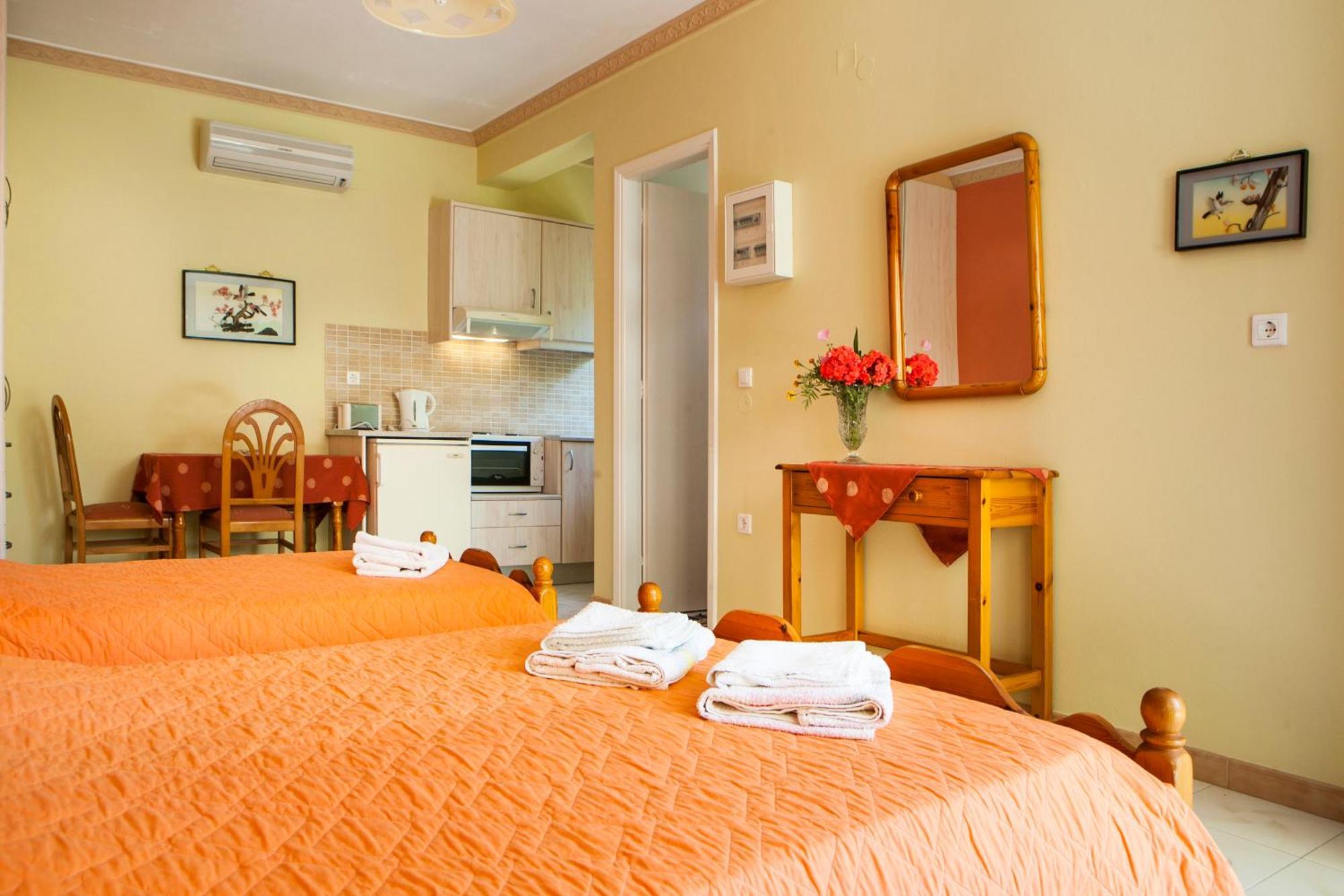 Tzivras Villa&Apartments Lassi  Rum bild