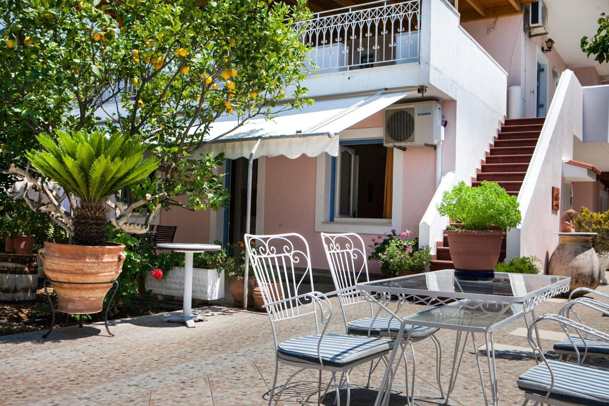 Tzivras Villa&Apartments Lassi  Rum bild